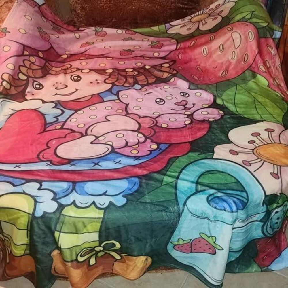 Strawberry Shortcake Plush Blanket Throw 50x60"